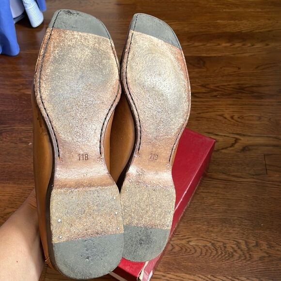 Salvatore Ferragamo “Paese” maple calf slip on loafers with gold detailing - Picture 6 of 8